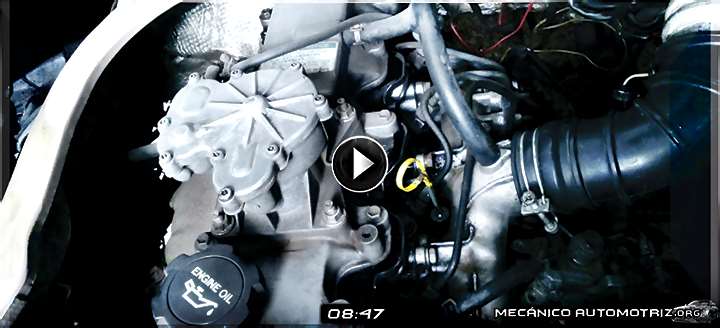 Vídeo de Adaptación de Tuberías del Sistema de Enfriamiento en un Motor Toyota 2C